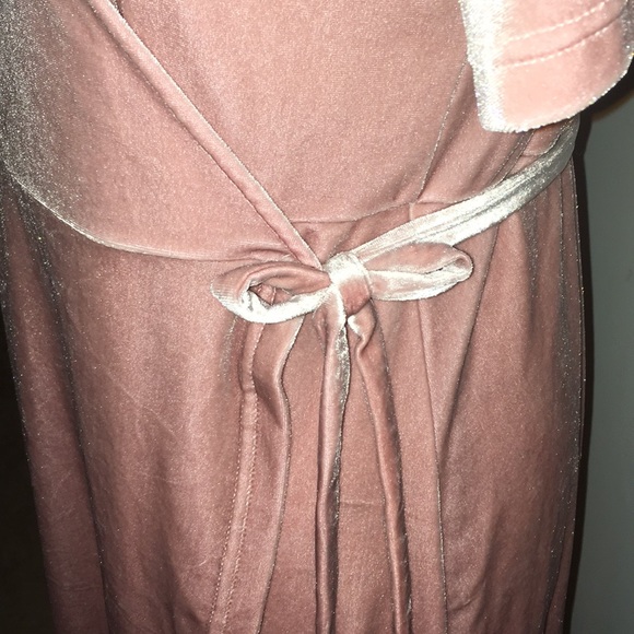 PINK THREAD VELOUR WRAP AROUND DRESS - Picture 5 of 8